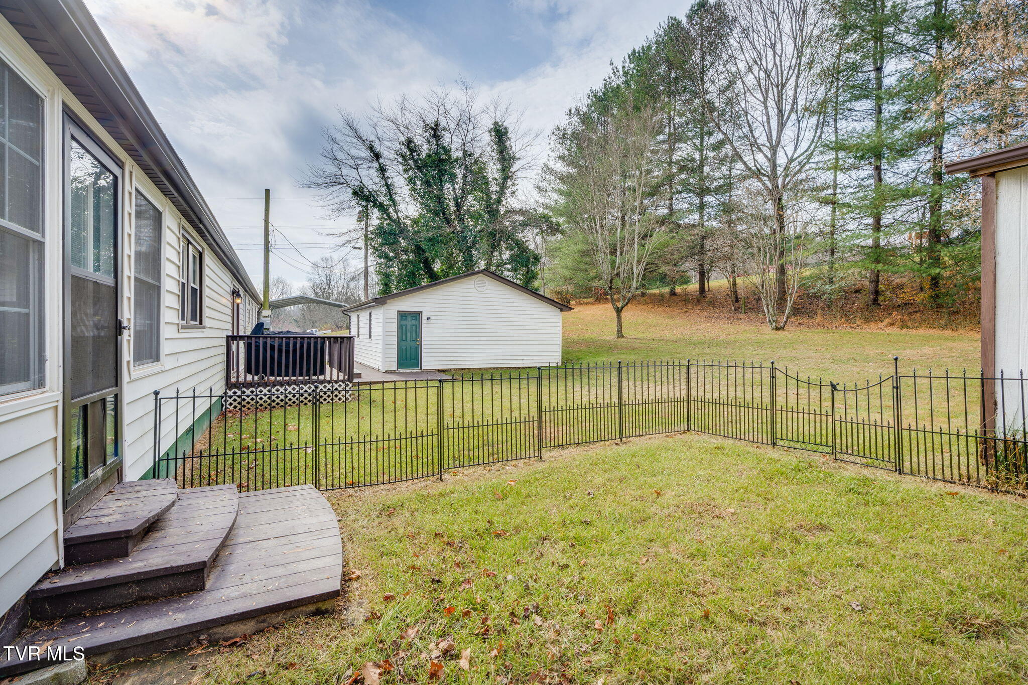 367 Adams Chapel Road Blountville, TN 37617 - Photo 34 of 41 033