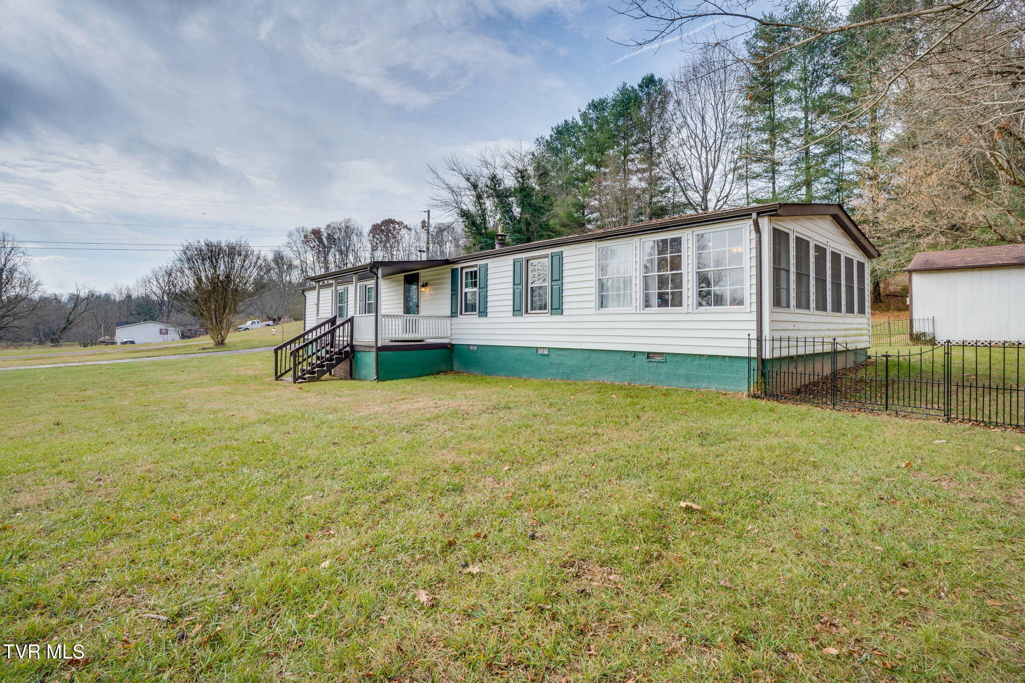 367 Adams Chapel Road Blountville, TN 37617 - Photo 5 of 41 003
