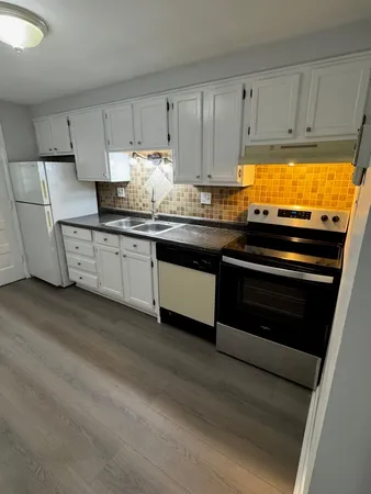 $119,900 | 1110 18th Street, Unit GE, Broadview, IL 60155