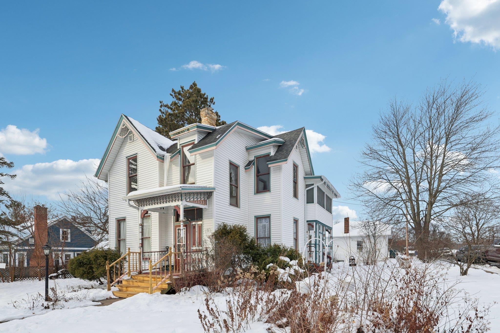 733 5th Street Baraboo, WI 53913 - Photo 1 of 49
