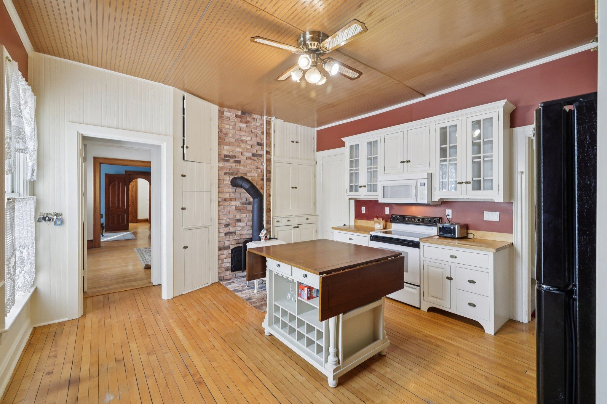 733 5th Street Baraboo, WI 53913 - Photo 10 of 49