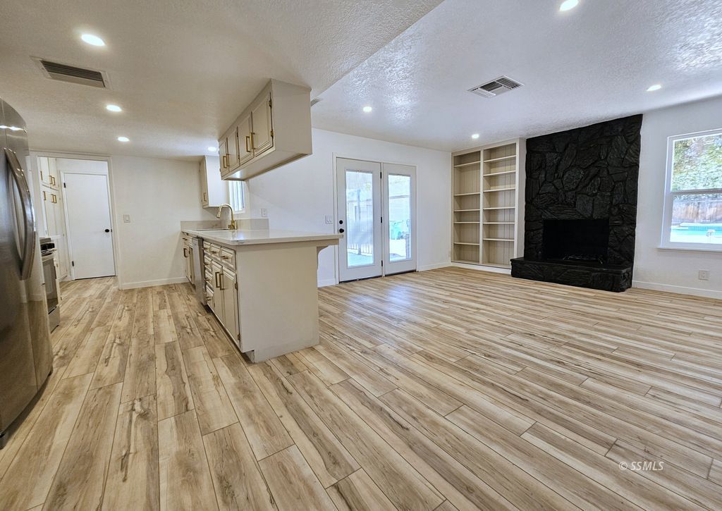 817 West Wasp Avenue Ridgecrest, CA 93555 - Photo 3 of 50
