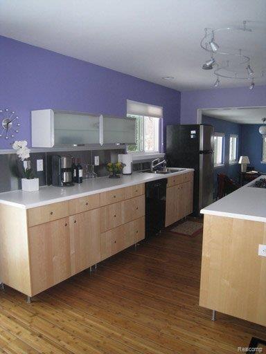 287 Booth Road Troy, MI 48085 - Photo 3 of 11 3