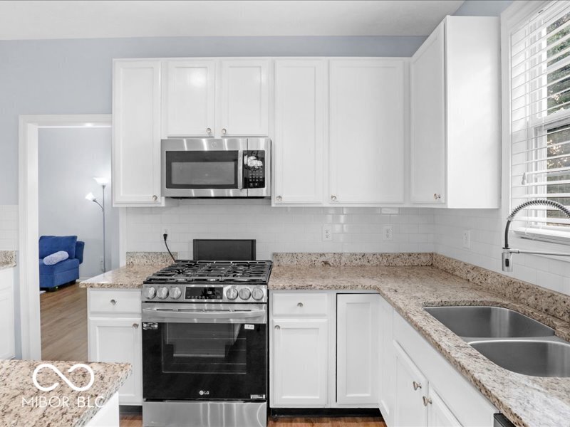 10165 Bootham Close Fishers, IN 46038 - Photo 16 of 51