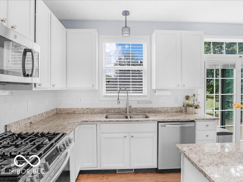 10165 Bootham Close Fishers, IN 46038 - Photo 17 of 51