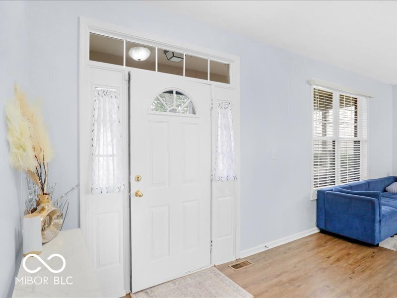 10165 Bootham Close Fishers, IN 46038 - Photo 2 of 51