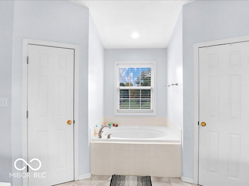 10165 Bootham Close Fishers, IN 46038 - Photo 37 of 51