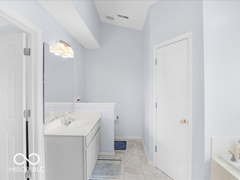 10165 Bootham Close Fishers, IN 46038 - Photo 38 of 51