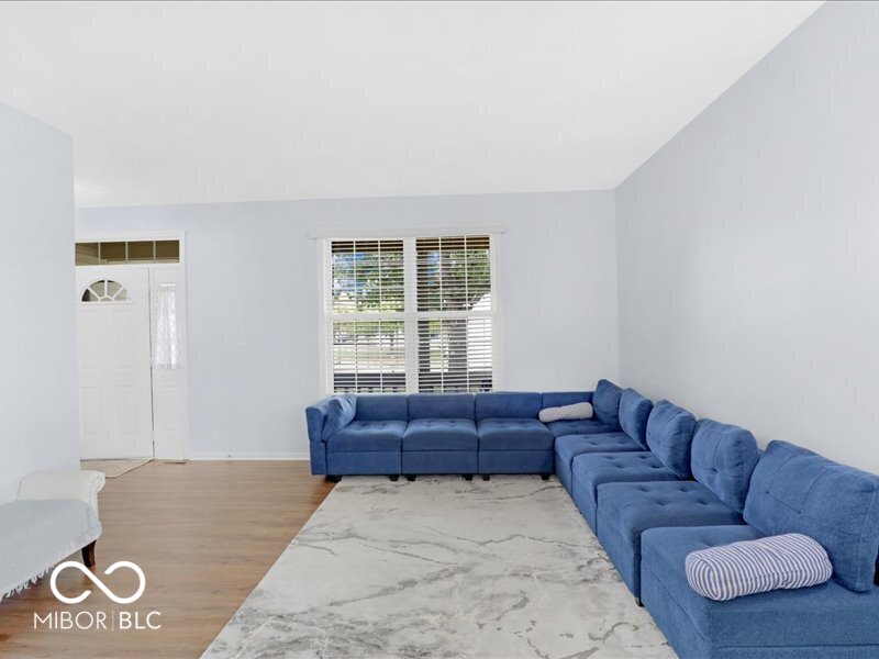 10165 Bootham Close Fishers, IN 46038 - Photo 8 of 51