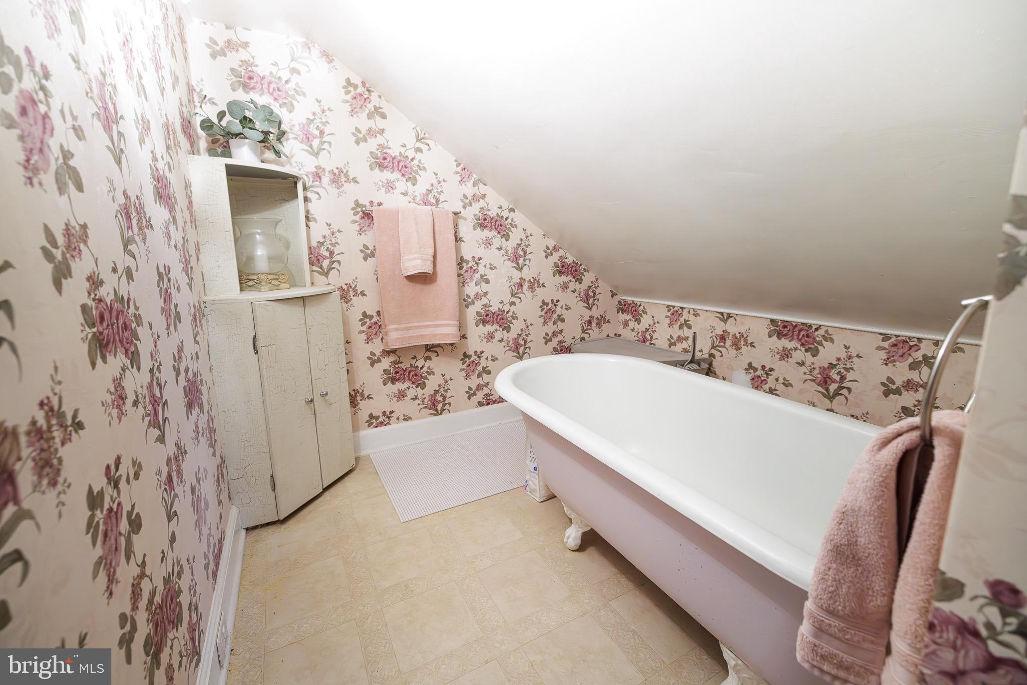 250 Oberlin Road Middletown, PA 17057 - Photo 26 of 59 Family bathroom