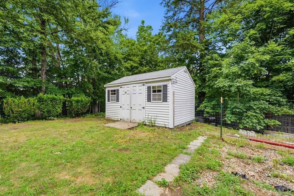 27 Leigh Road Hamilton, MA 01982 - Photo 27 of 40 Gallery Image 27