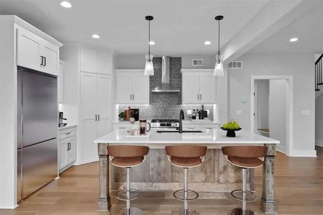 $400,000 | 4015 Northeast Sagamore Drive, Lee's Summit, MO 64064