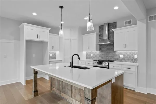 $400,000 | 4015 Northeast Sagamore Drive, Lee's Summit, MO 64064