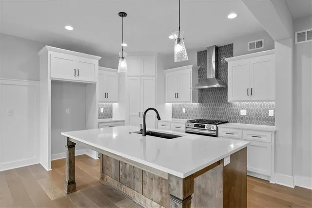 $400,000 | 4015 Northeast Sagamore Drive, Lee's Summit, MO 64064