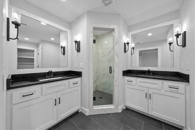 $400,000 | 4015 Northeast Sagamore Drive, Lee's Summit, MO 64064