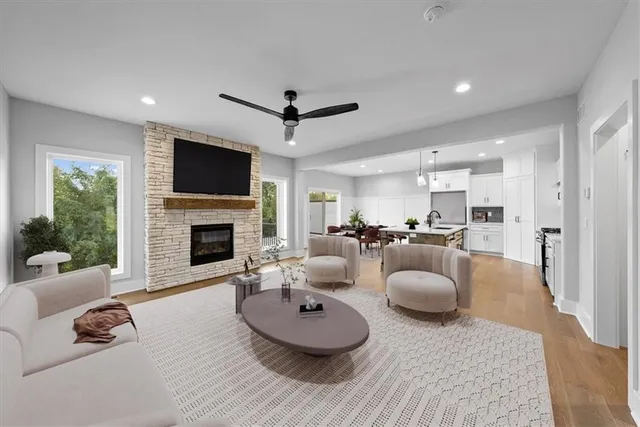 $400,000 | 4015 Northeast Sagamore Drive, Lee's Summit, MO 64064