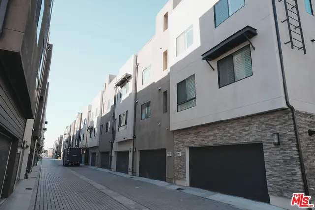 $4,300 | 13137 West Lumina Way, Van Nuys, CA 91401