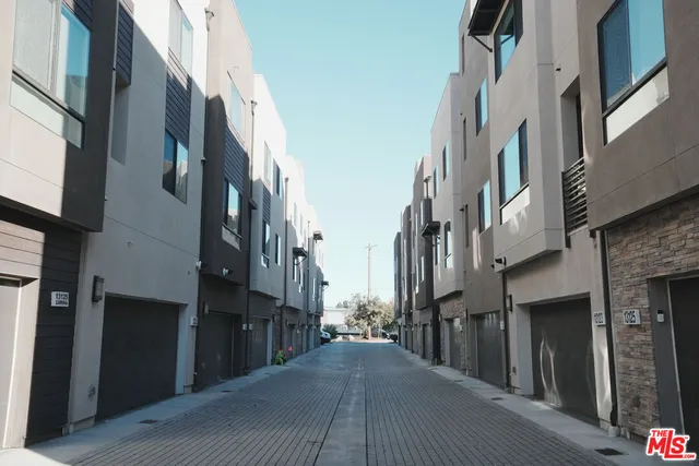 $4,300 | 13137 West Lumina Way, Van Nuys, CA 91401