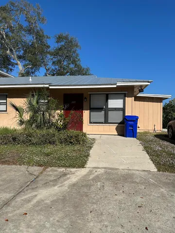 $1,400 | 958 Louisiana Avenue, Sebastian, FL 32958