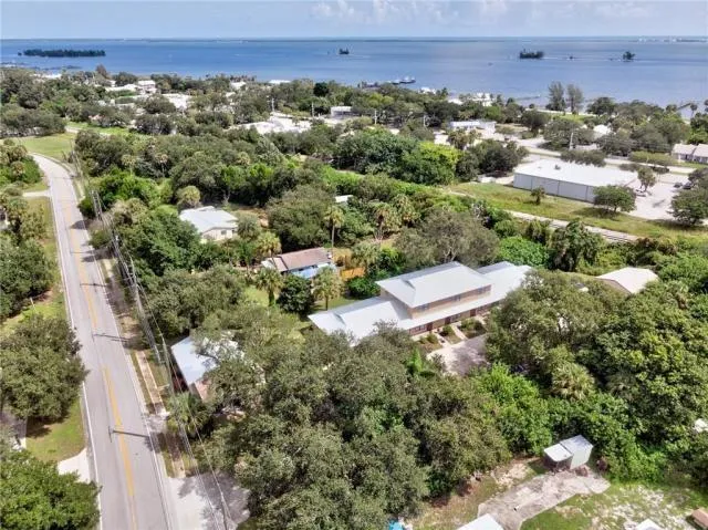 $1,400 | 958 Louisiana Avenue, Sebastian, FL 32958