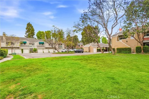 $899,000 | 19401 Sunray Lane, Unit 204, Huntington Beach, CA 92648