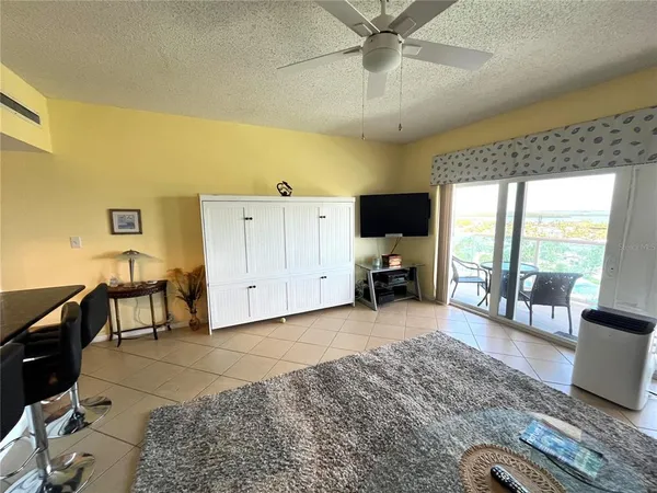 $1,995 | 880 Mandalay Avenue, Unit N902, Clearwater, FL 33767