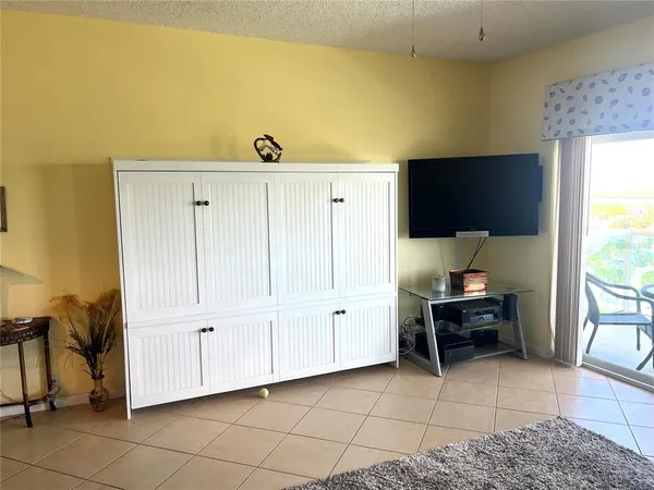 $1,995 | 880 Mandalay Avenue, Unit N902, Clearwater, FL 33767