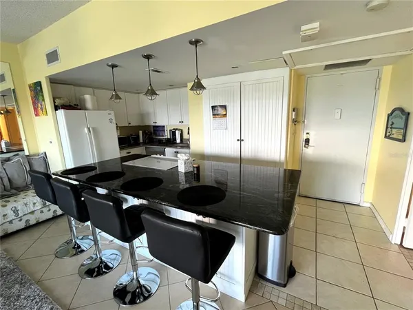 $1,995 | 880 Mandalay Avenue, Unit N902, Clearwater, FL 33767