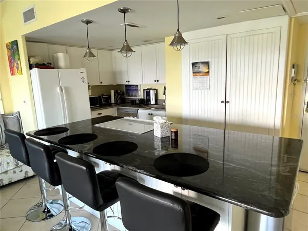 $1,995 | 880 Mandalay Avenue, Unit N902, Clearwater, FL 33767