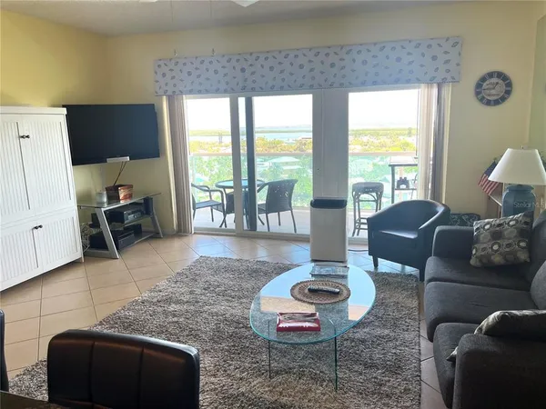 $1,995 | 880 Mandalay Avenue, Unit N902, Clearwater, FL 33767