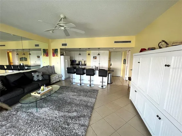 $1,995 | 880 Mandalay Avenue, Unit N902, Clearwater, FL 33767