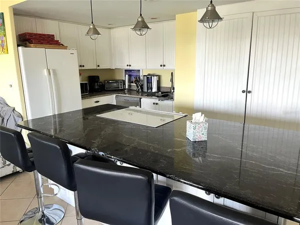 $1,995 | 880 Mandalay Avenue, Unit N902, Clearwater, FL 33767
