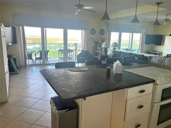 $1,995 | 880 Mandalay Avenue, Unit N902, Clearwater, FL 33767