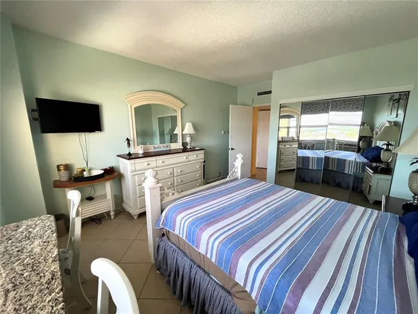 $1,995 | 880 Mandalay Avenue, Unit N902, Clearwater, FL 33767