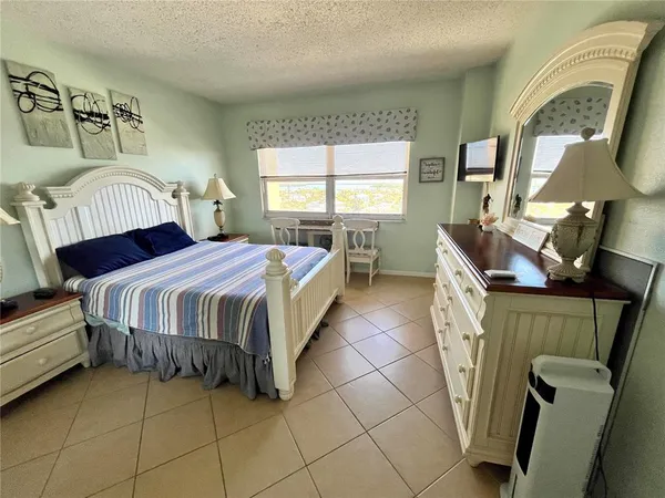 $1,995 | 880 Mandalay Avenue, Unit N902, Clearwater, FL 33767