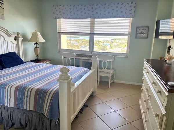 $1,995 | 880 Mandalay Avenue, Unit N902, Clearwater, FL 33767