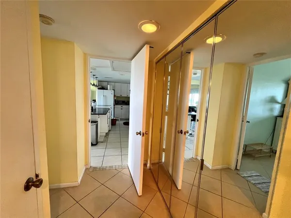 $1,995 | 880 Mandalay Avenue, Unit N902, Clearwater, FL 33767