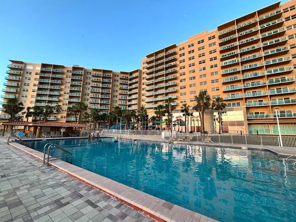 $1,995 | 880 Mandalay Avenue, Unit N902, Clearwater, FL 33767