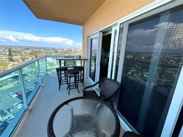 $1,995 | 880 Mandalay Avenue, Unit N902, Clearwater, FL 33767