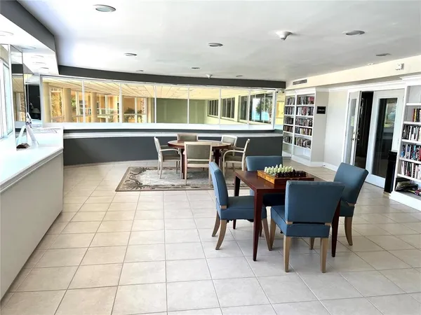 $1,995 | 880 Mandalay Avenue, Unit N902, Clearwater, FL 33767