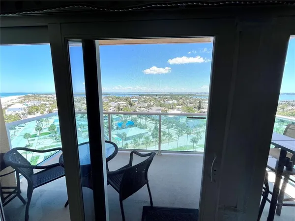 $1,995 | 880 Mandalay Avenue, Unit N902, Clearwater, FL 33767