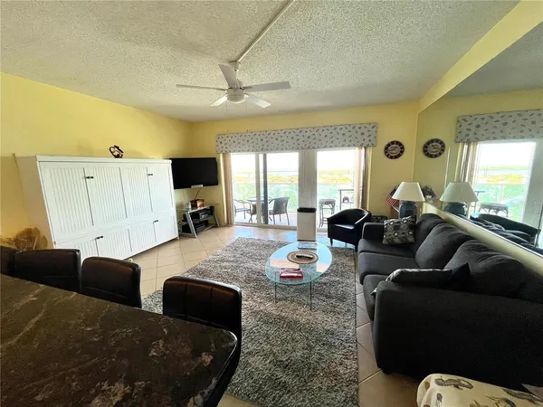 $1,995 | 880 Mandalay Avenue, Unit N902, Clearwater, FL 33767