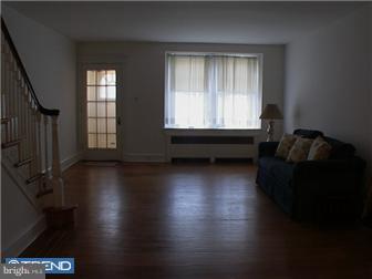 7443 Sommers Road Philadelphia, PA 19138 - Photo 2 of 12 Living Room