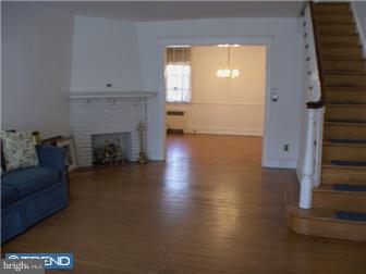 7443 Sommers Road Philadelphia, PA 19138 - Photo 3 of 12 Living Room