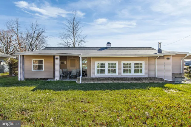 $400,000 | 111 Border Rock Road, Levittown, PA 19057