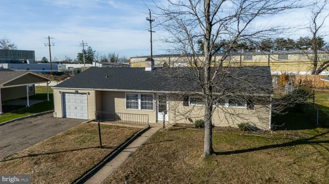 $400,000 | 111 Border Rock Road, Levittown, PA 19057