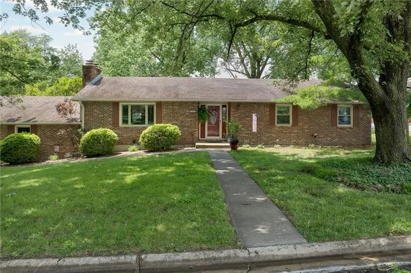 $364,900 | 1420 Dowell Drive, Chillicothe, MO 64601