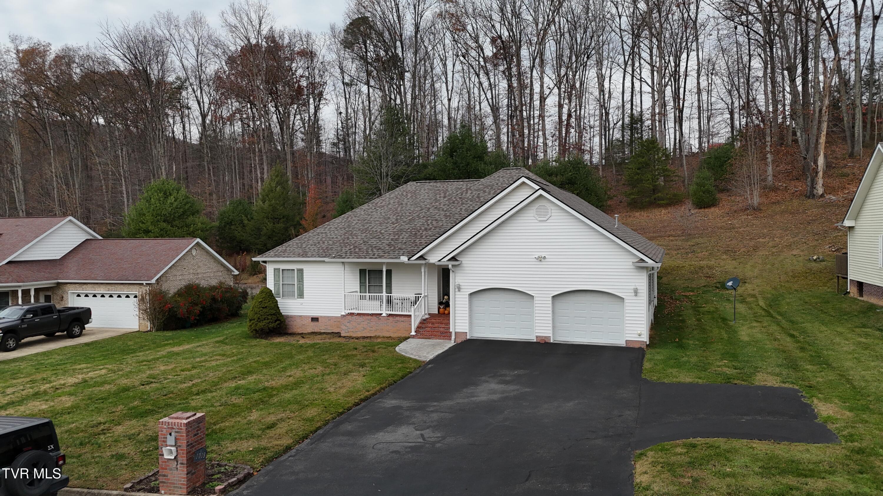 1018 Quail Run Erwin, TN 37650 - Photo 4 of 69 4