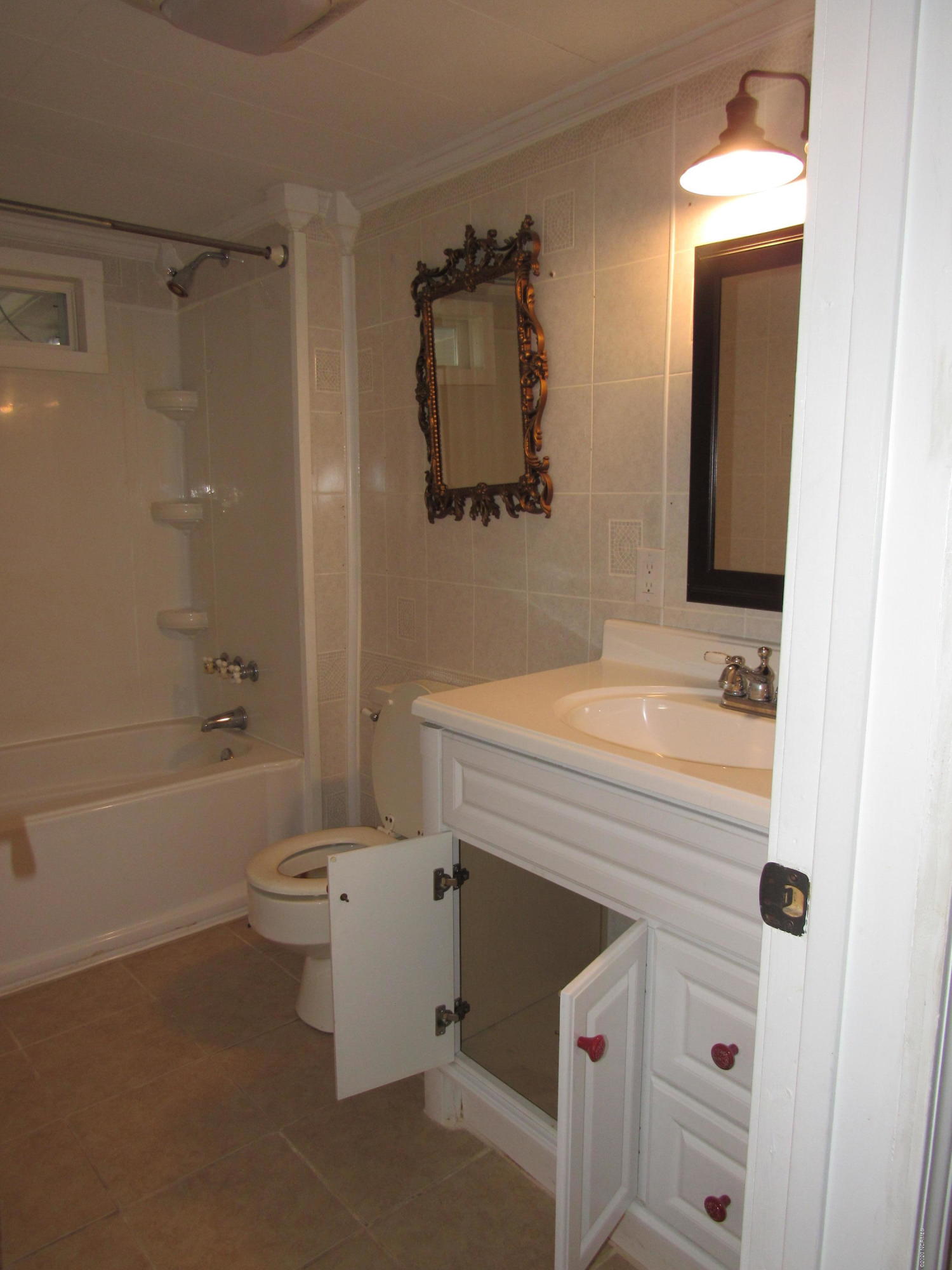 466 Masontown Road Newport, NC 28570 - Photo 20 of 28 Full bathroom @ 466 Masontown Rd.