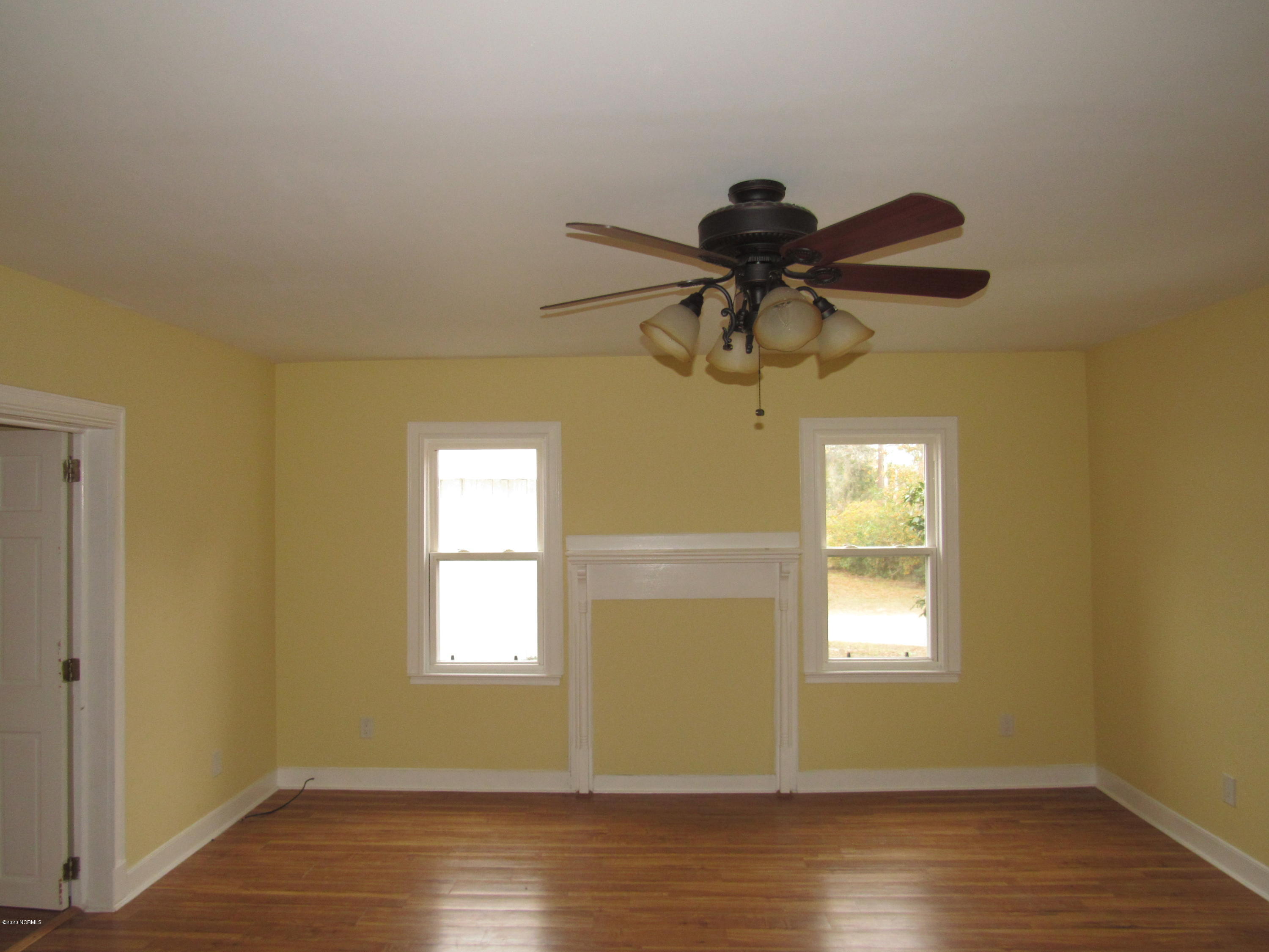 466 Masontown Road Newport, NC 28570 - Photo 8 of 28 Living Room @ 466 Masontown Rd.